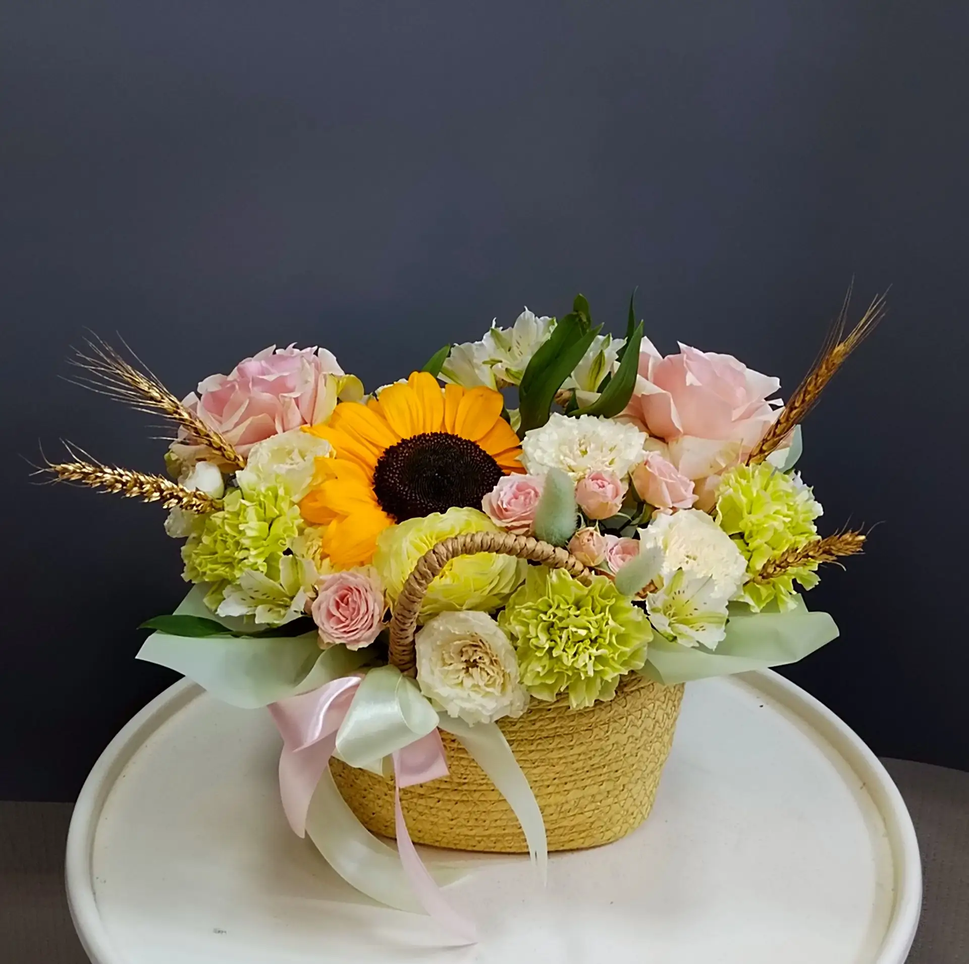 Корзина с подсолнухом